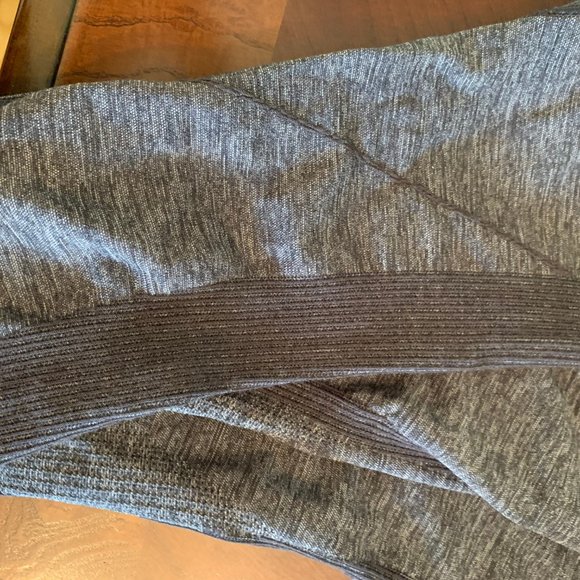 Lululemon Size 4 - Picture 8 of 8